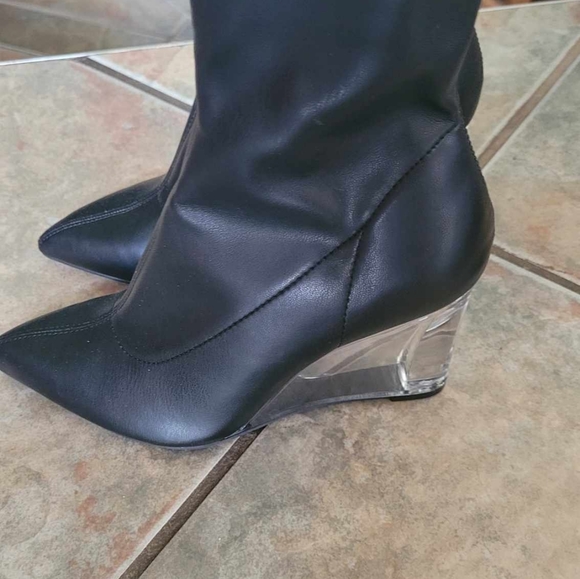 Black bootie - Picture 2 of 7